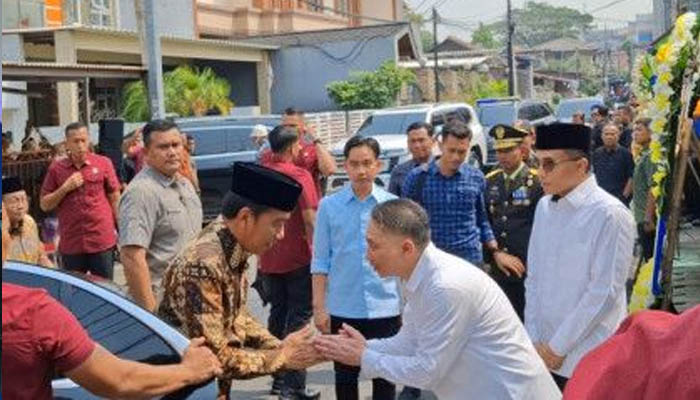 Presiden Jokowi Bersama Gibran Rakabuming Melayat ke Rumah Duka Mantan Wakil Presiden Hamzah Haz