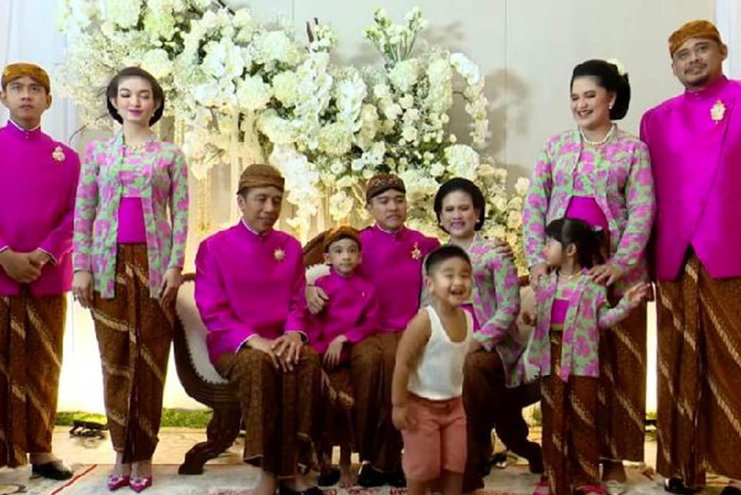 Keluarga Jokowi Diberi Gelar OKB oleh Netizen