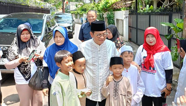 Cagub DKI Jakarta Pramono Anung Kunjungi Pemukiman Padat Penduduk