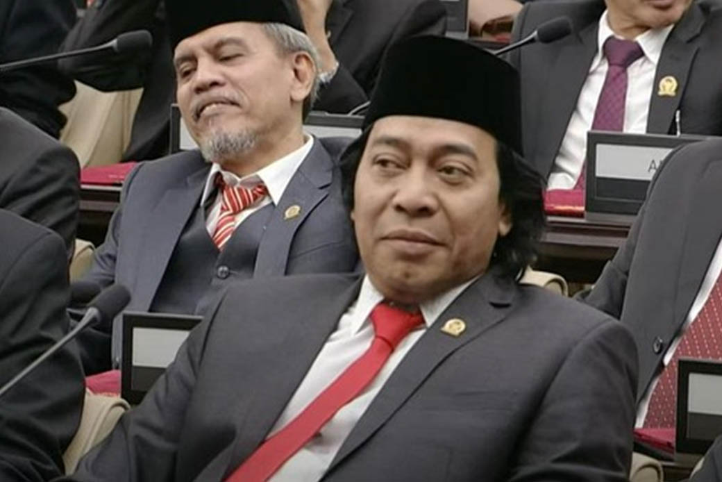 Muncul Tampang Komeng , Acara Pelantikan Anggota DPR, DPD dan MPR RI Heboh