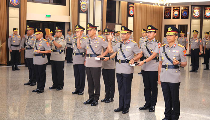 Kapolri Pimpin Serah Terima Jabatan 6 Pejabat Tinggi Polri