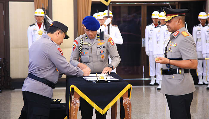 Kapolri Pimpin Serah Terima Jabatan 6 Pejabat Tinggi Polri