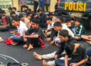 Diduga Mau Tawuran Pengendara Motor yang Dikejar Polisi Tabrak Penjual Nasi Kuning
