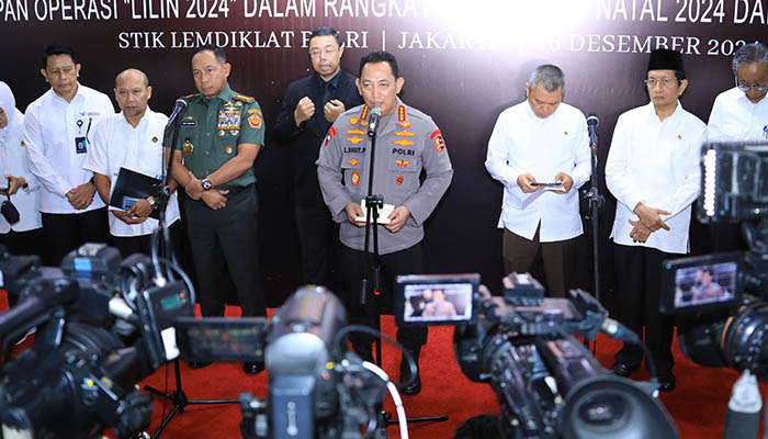 Kapolri: Personel Gabungan Polri-TNI Amankan 61 Ribu Lokasi Ibadah dan Rekreasi Saat Natal Tahun Baru