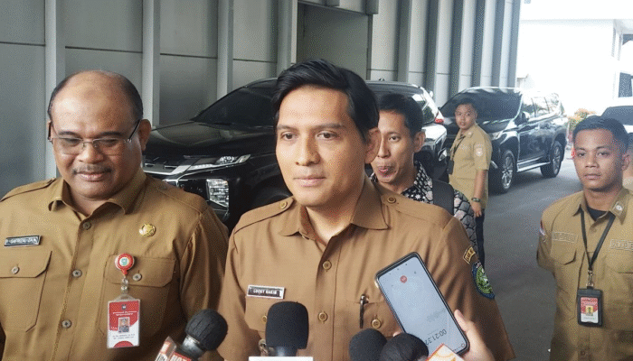 Meski sedang disanksi, Lucky Hakim melihat kesempatan magang sebagai momen untuk mendalami tugas-tugas pemerintahan yang lebih besar.