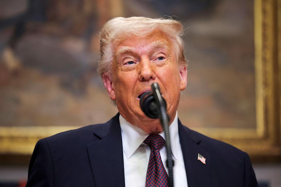Donald Trump Bertepuk Tangan Saat Parade Militer As, Washington D.c