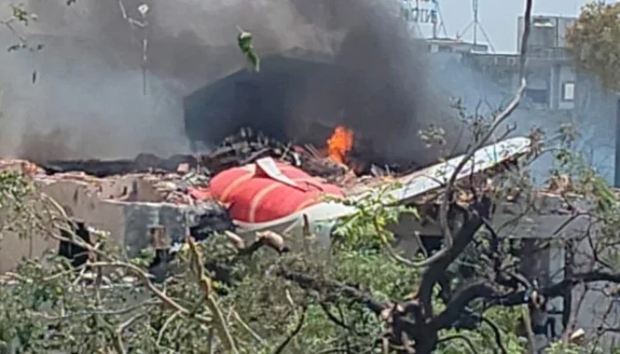 Pesawat Air India Jatuh Usai Lepas Landas, Sinyal Mayday Terungkap