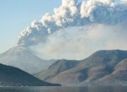 Gunung Lewotobi Meletus Dahsyat, Abu Vulkanik Capai 10 Kilometer
