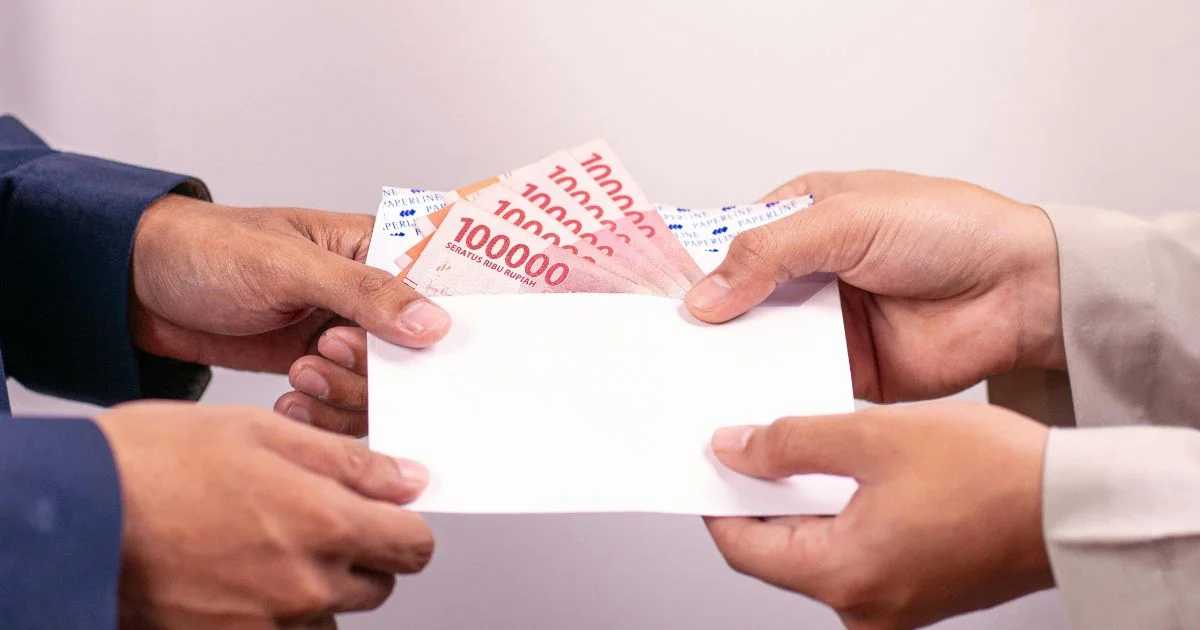Ilustrasi Pencairan Bsu Di Bank Dan Pt Pos Untuk Pekerja Bergaji Di Bawah Rp3,5 Juta