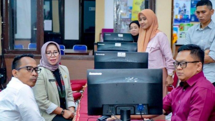 Kadisdik Jawa Barat Purwanto berbincang soal jalur afirmasi SPMB untuk siswa kurang mampu