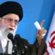 Ketua Revolusi Islam Iran Ayatollah Khamenei dalam potret resmi saat konferensi pers
