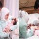 Lesti dan Rizky Billar menggendong bayi dengan ekspresi bahagia di ruang bersalin
