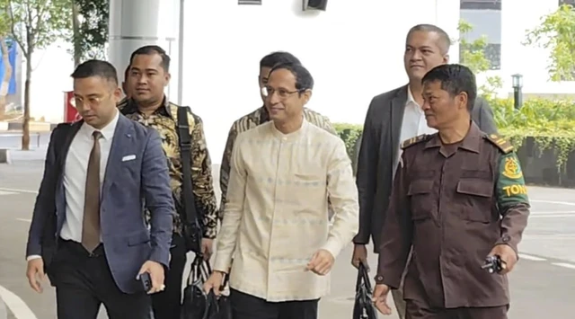 Nadiem Makarim tiba di Kejagung untuk diperiksa terkait proyek laptop Rp9,9 triliun