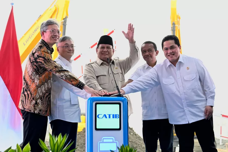 Prabowo Subianto Meresmikan Proyek Baterai Kendaraan Listrik Senilai Rp94 Triliun Di Karawang