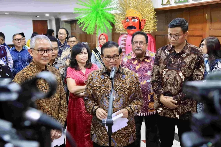 Pramono Anung berbicara dalam acara Apresiasi Wajib Pajak 2025 di Balai Kota Jakarta