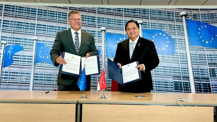 Airlangga Hartarto Dan Maroš Šefčovič Saat Penandatanganan Exchange Letter Ieu Cepa Di Brussel