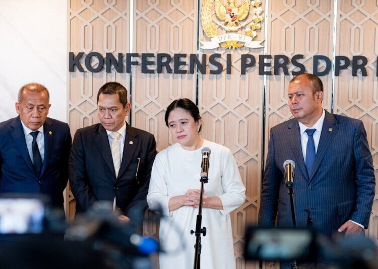 Anggota Dpr Ri Membahas Usulan Nama Calon Duta Besar Dalam Rapat Komisi I