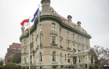 Bendera Indonesia Berkibar Di Depan Gedung Kedutaan Besar