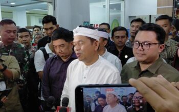 Dedi Mulyadi Berbicara Saat Di Wawancarai Media