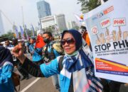 Demo Buruh Menolak Kebijakan Impor Bebas Produk As Yang Dinilai Ancam Kelangsungan Industri Lokal