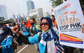 Demo Buruh Menolak Kebijakan Impor Bebas Produk As Yang Dinilai Ancam Kelangsungan Industri Lokal