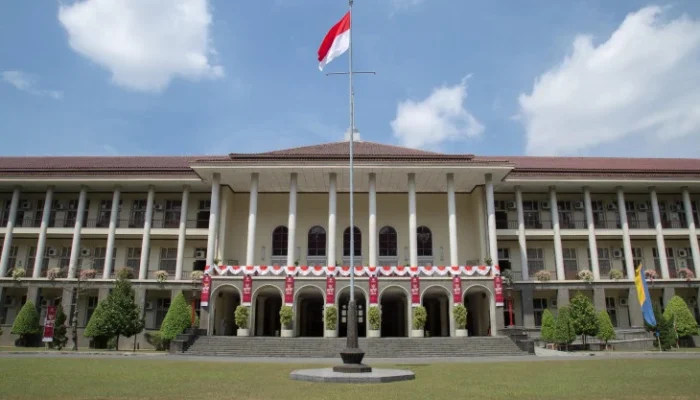 UGM Tegaskan Ijazah Joko Widodo Asli, Bantah Pernyataan Sofian Effendi
