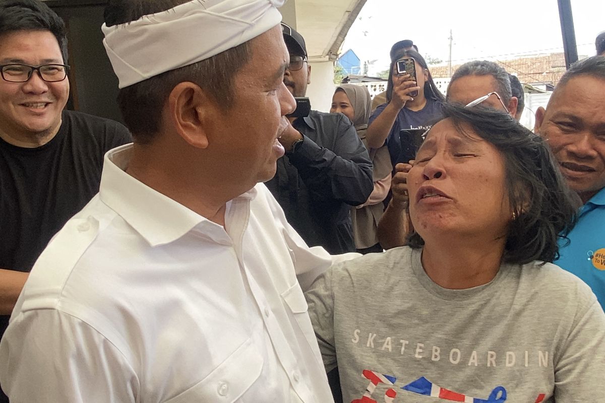 Gubernur Jabar Dedi Mulyadi Saat Meninjau Rumah Singgah Rusak Di Sukabumi