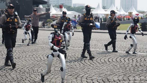 Ilustrasi Robot Polri Tampil Dalam Parade Hut Bhayangkara Ke 79 Di Monas