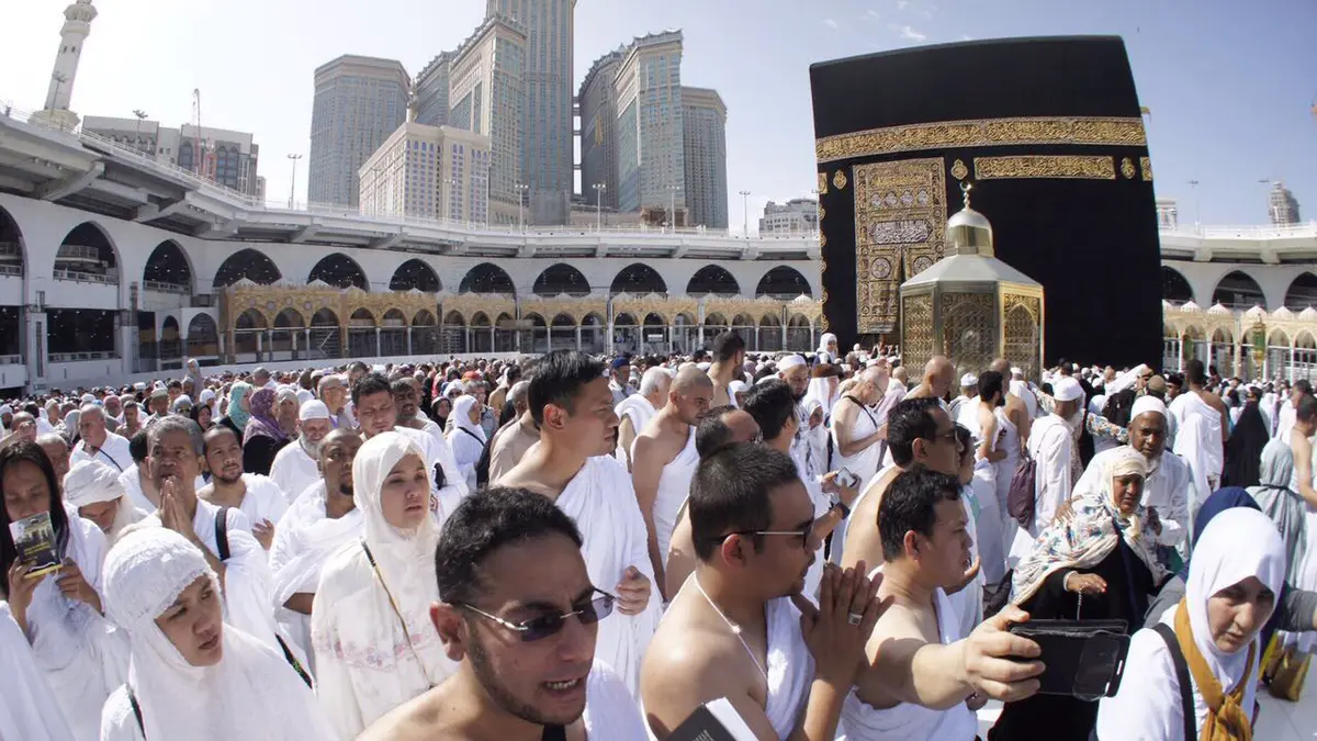 Jemaah Haji Indonesia Melakukan Tawaf Di Masjidil Haram, Mekkah