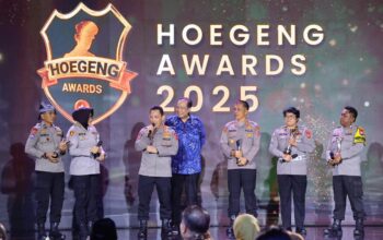 Lima Anggota Polri Terpilih Menerima Hoegeng Awards 2025 Sebagai Bentuk Pengakuan Atas Dedikasi Dan Integritas Mereka Dalam Melayani Masyarakat