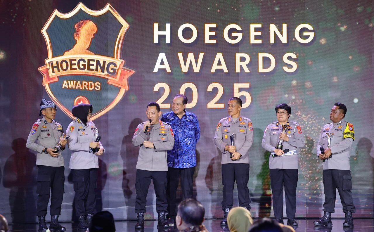 Lima Anggota Polri Terpilih Menerima Hoegeng Awards 2025 Sebagai Bentuk Pengakuan Atas Dedikasi Dan Integritas Mereka Dalam Melayani Masyarakat