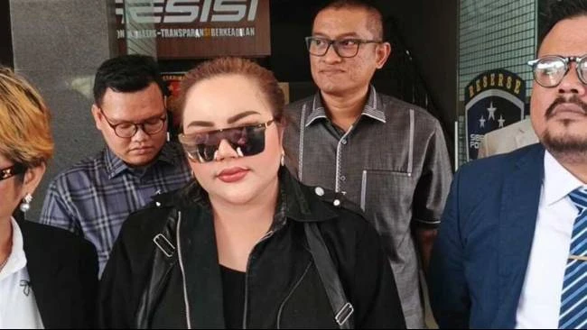 Lisa Mariana Memberikan Keterangan Usai Diperiksa Polisi Terkait Video Syur Yang Viral
