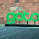 Logo Gojek Tokopedia (goto) Yang Terpasang Di Kantor Pusat Perusahaan