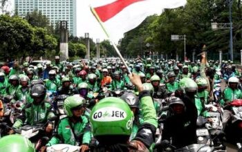 Massa Pengemudi Ojol Demo Depan Istana Merdeka Tuntut Regulasi Aplikator