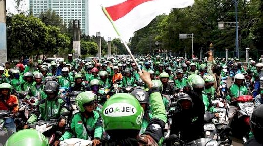 Massa Pengemudi Ojol Demo Depan Istana Merdeka Tuntut Regulasi Aplikator