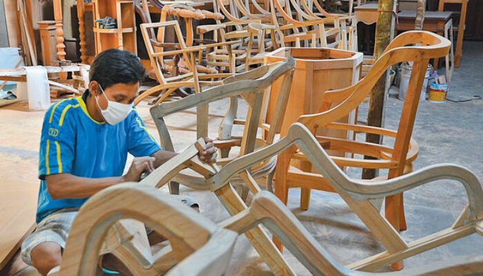 Industri Furnitur RI Terancam PHK Massal Imbas Tarif 32% Trump