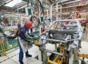 Pekerja Industri Manufaktur Mengemas Mesin Ekspor Buatan Indonesia Di Pabrik Malang, Jawa Timur