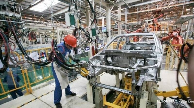Pekerja Industri Manufaktur Mengemas Mesin Ekspor Buatan Indonesia Di Pabrik Malang, Jawa Timur