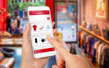 Pembeli Memilih Barang Online Di Marketplace Indonesia Melalui Ponsel