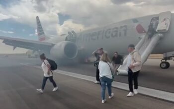 Pesawat American Airlines Di Bandara Denver Terbakar Sebelum Lepas Landas Menuju Miami