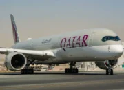 Pesawat Qatar Airways Airbus A350 Di Landasan Pacu