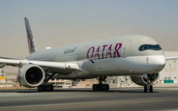 Pesawat Qatar Airways Airbus A350 Di Landasan Pacu
