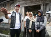 Petugas Kemensos Melakukan Verifikasi Calon Siswa Sekolah Rakyat Di Rumah Warga