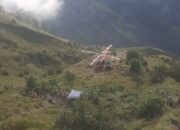 Petugas Tngr Meninjau Jalur Ekstrem Pelawangan Sembalun Usai Insiden Jatuhnya Dua Pendaki Wna Di Gunung Rinjani