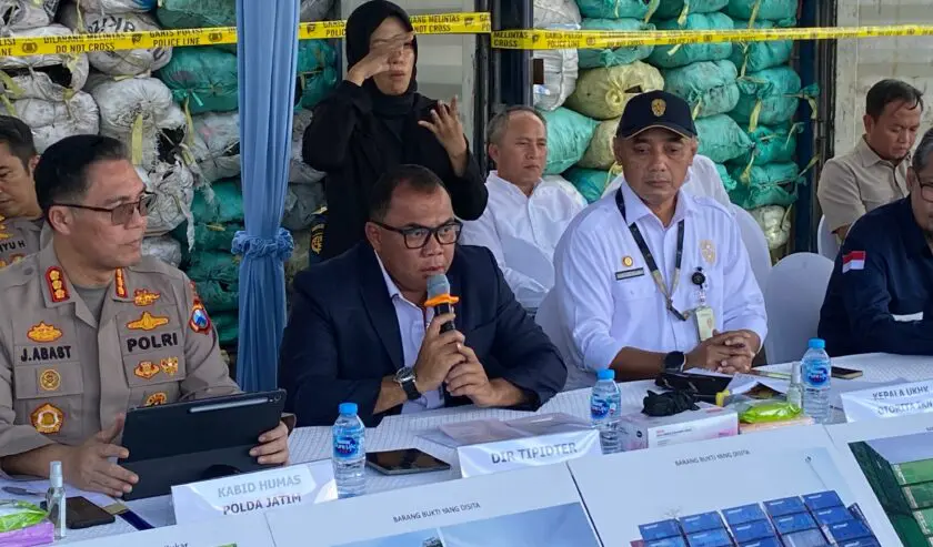 Polisi Mengamankan Kontainer Berisi Batubara Ilegal Hasil Tambang Di Wilayah Ikn Dan Tahura Bukit Soeharto