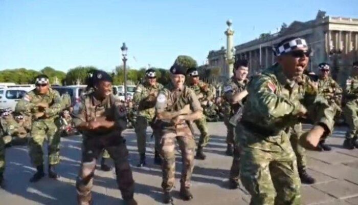 TNI Ajari Tentara Prancis Tari Pacu Jalur Jelang Bastille Day 2025