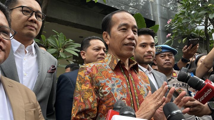 Presiden Jokowi Saat Menghadiri Acara Resmi, Dikaitkan Dengan Laporan Ijazah Palsu