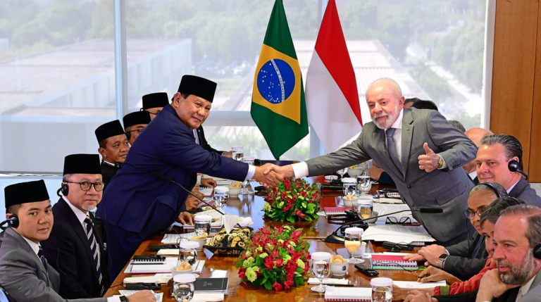 Presiden Ri Prabowo Subianto Saat Meninggalkan Brasil Usai Bertemu Presiden Brasil Lula Da Silva
