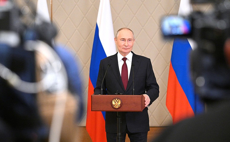 Presiden Rusia Vladimir Putin Dalam Konferensi Pers Resmi Menanggapi Isu Nuklir Iran