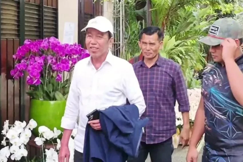 Presiden Ke 7 Ri Joko Widodo Saat Diwawancarai Di Kediamannya Di Solo Terkait Isu Pemakzulan Gibran